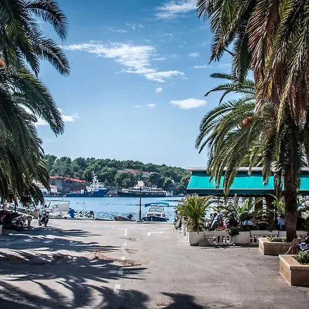 Riva Apartments Villa Thalia - Milna, Brac Milna  Esterno foto