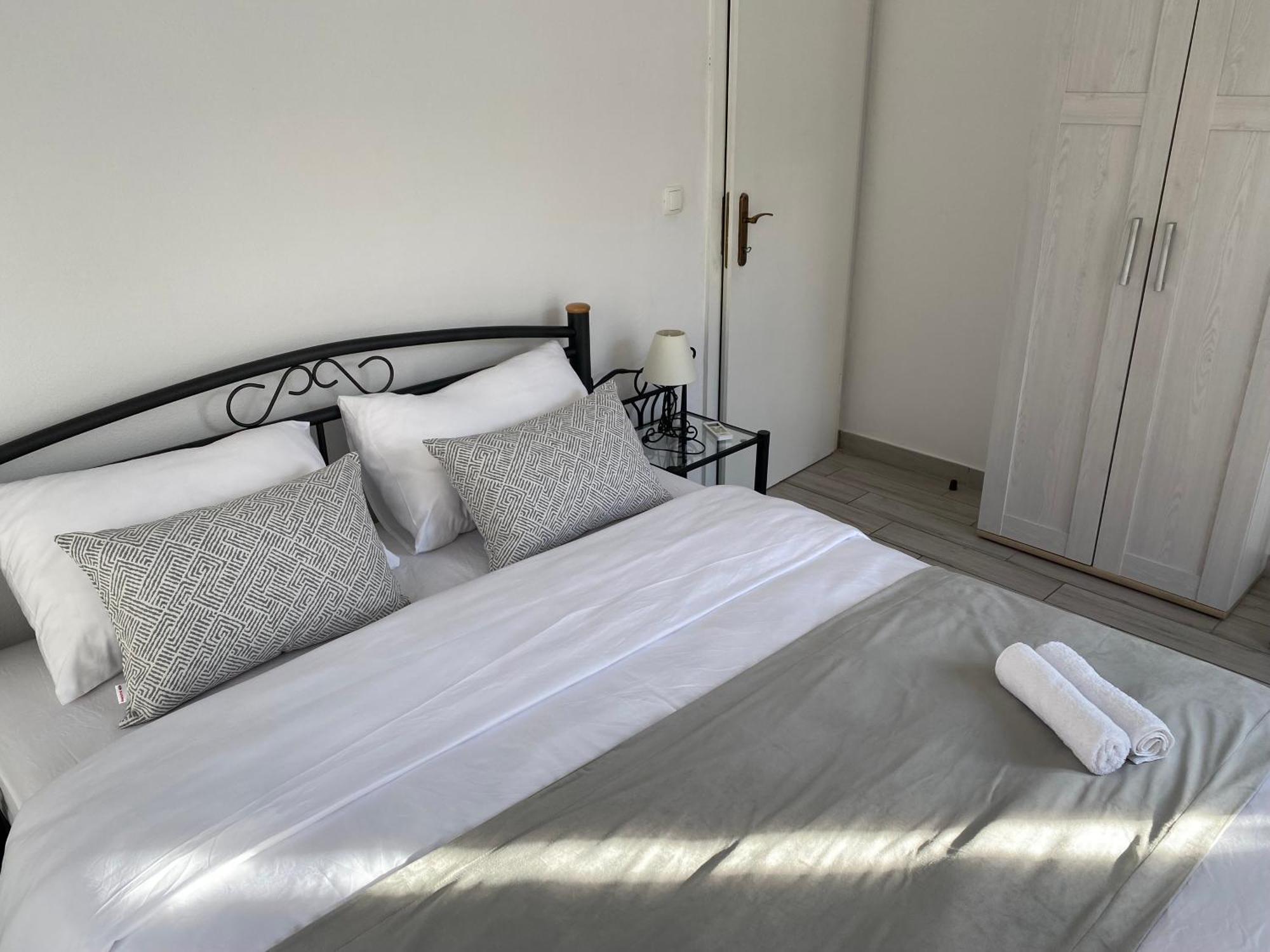 Riva Thalia - Milna, Brac * Milna (Brac)