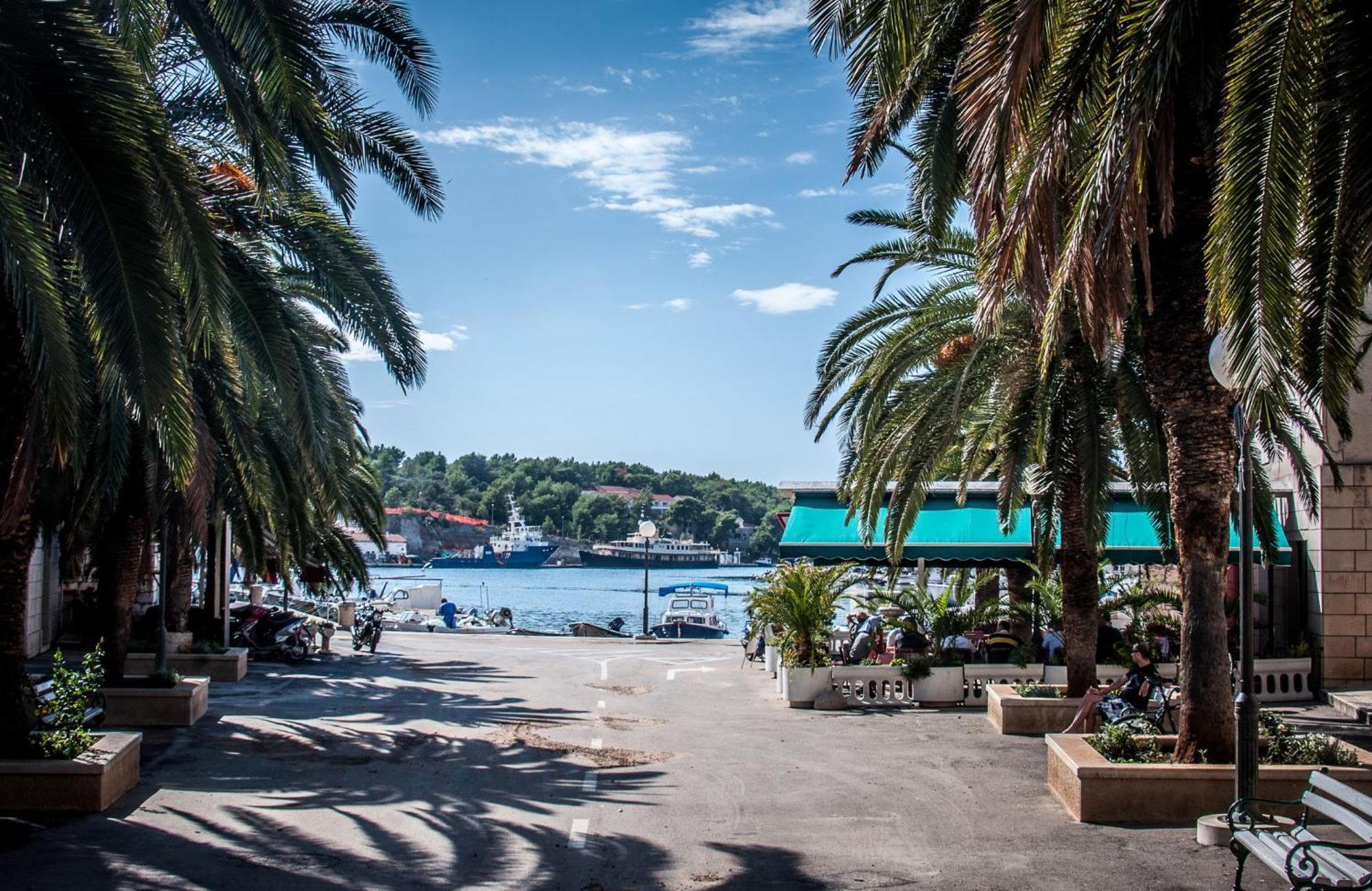 Riva Thalia - Milna, Brac *