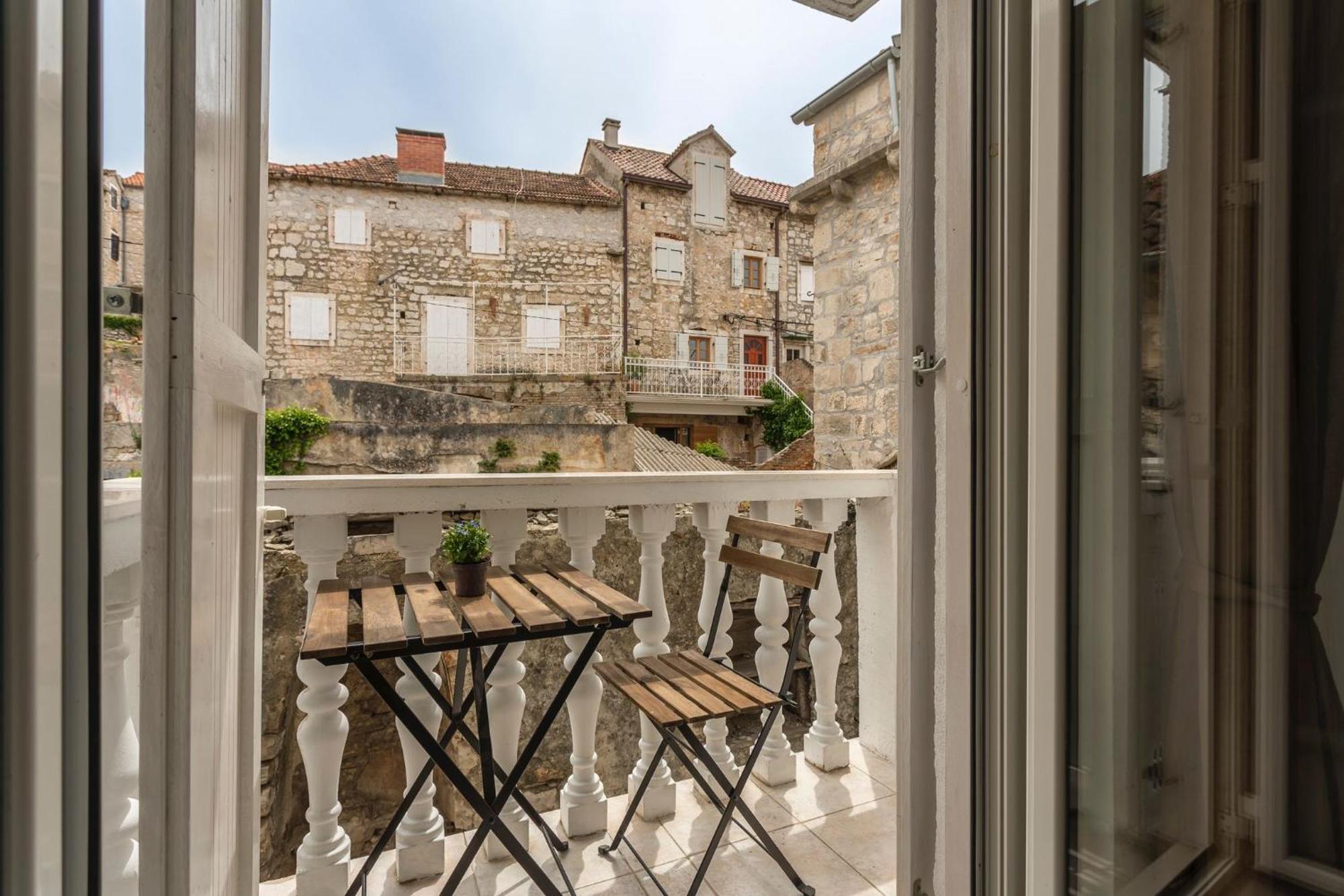 Riva Thalia - Milna, Brac *