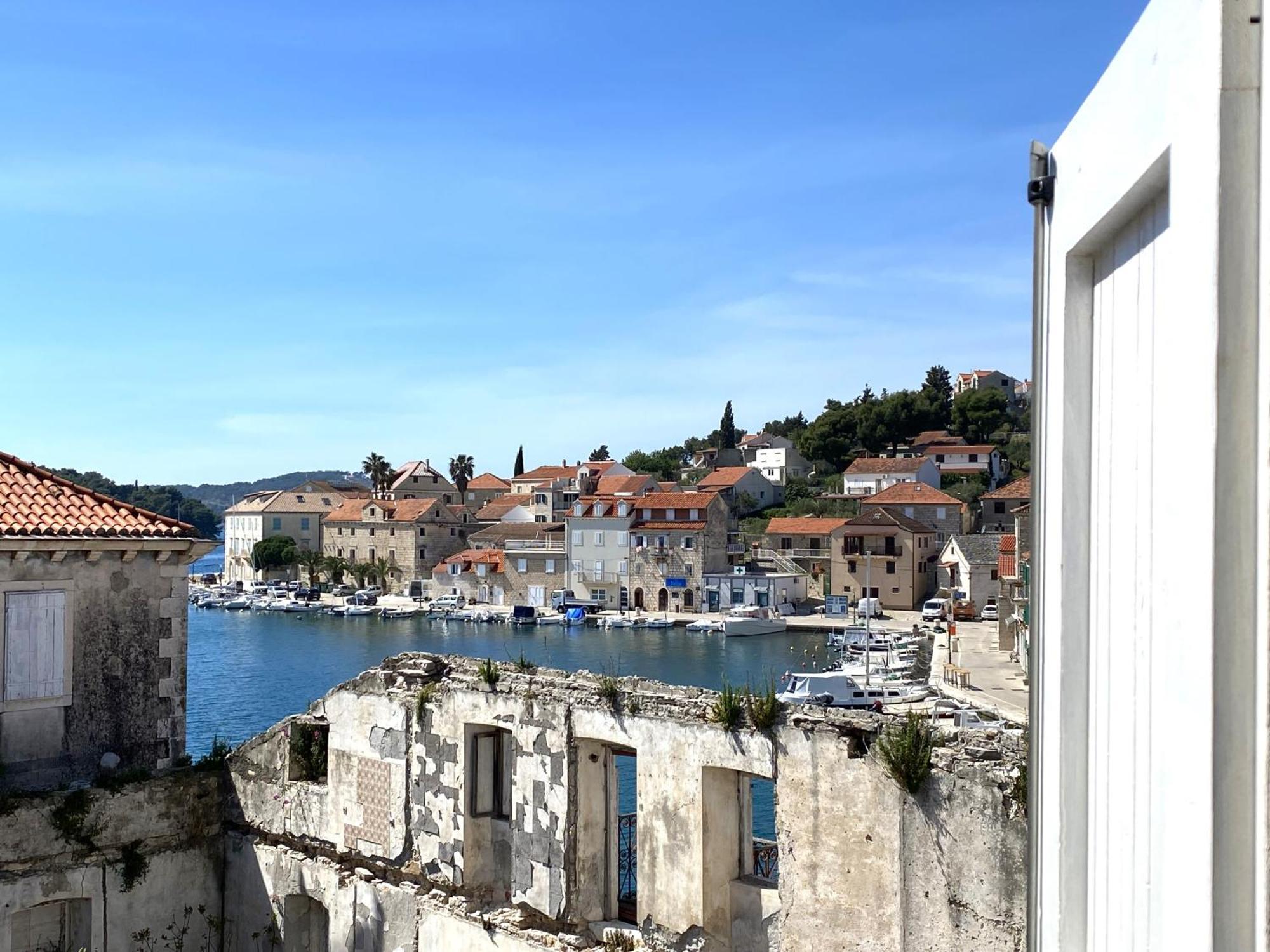 Riva Thalia - Milna, Brac *